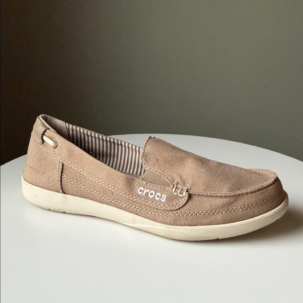 Crocs Walu Canvas Loafer Boat Shoes in beige removable insole Women’s 9